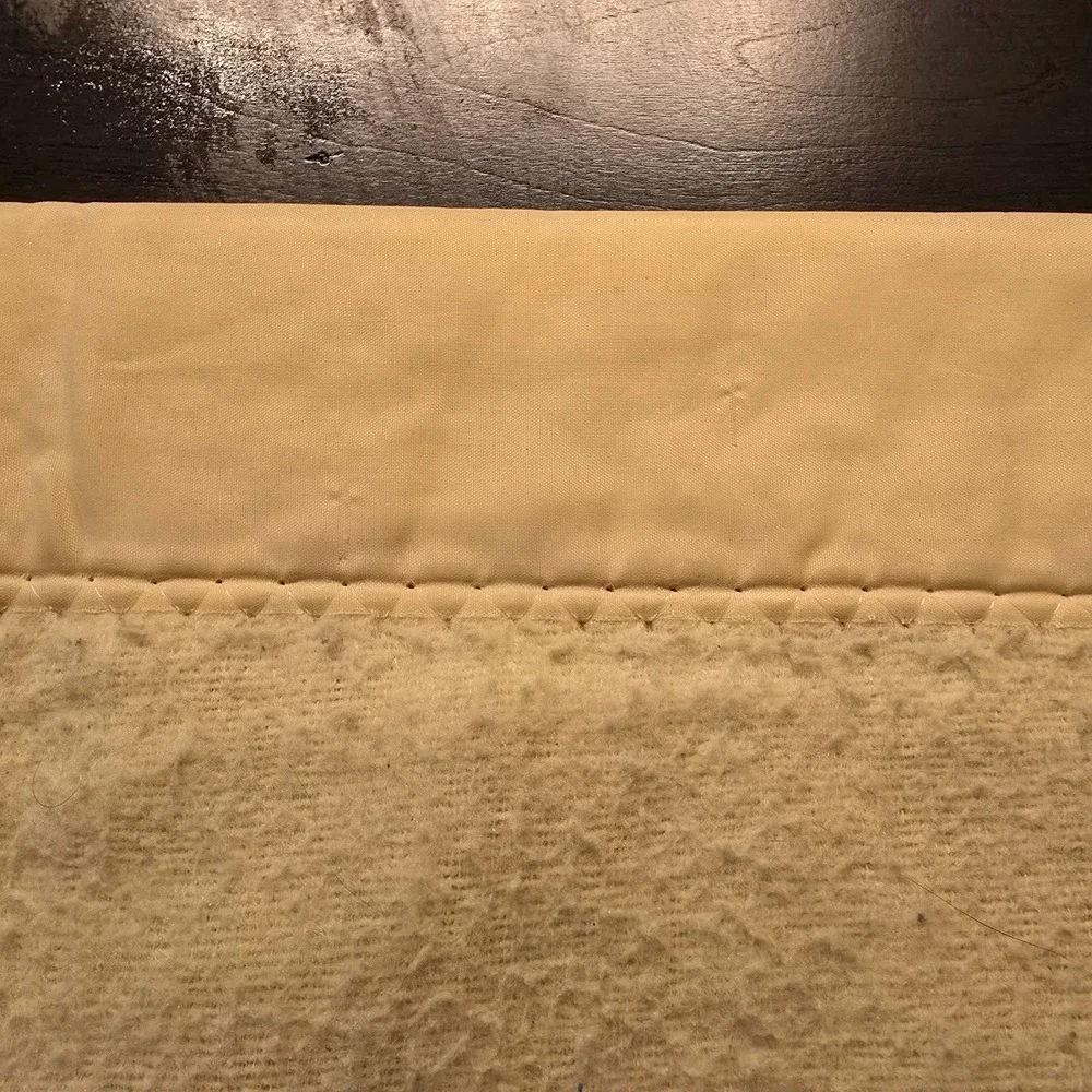 Vintage Electric Heated Blanket YELLOW Twin Size Satin Edge *DOES NOT HAVE PLUG